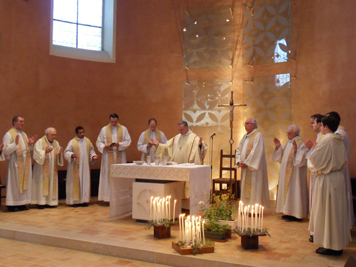 PRIERES LITURGIQUES. ASSISTANCE A LA MESSE, HYMNES ET PROSES POUR TOUTES  LES FETES, CALENDRIER PERPETUEL ET ORDRE DES FETES POUR CHAQUE JOUR DE  L'ANNEE, INVOCATION DES SAINTS EN TOUTES LES CIRCONSTANCES DE